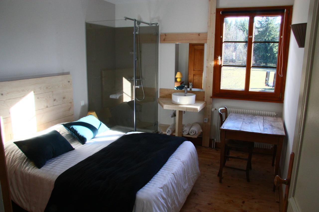 Auberge De La Perdrix Hauterive-la-Fresse Eksteriør billede