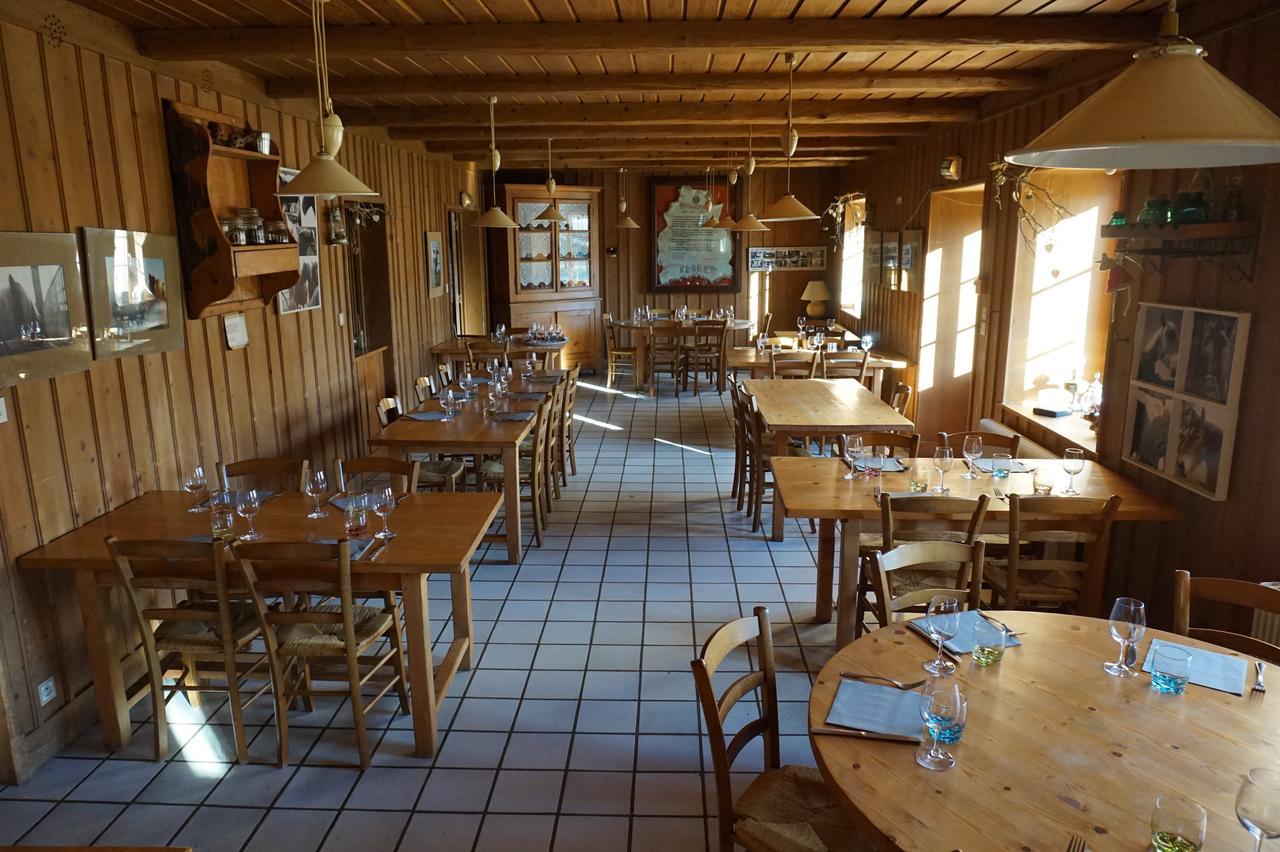 Auberge De La Perdrix Hauterive-la-Fresse Eksteriør billede