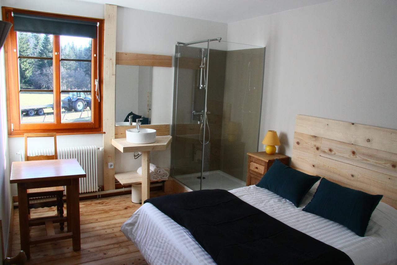 Auberge De La Perdrix Hauterive-la-Fresse Eksteriør billede