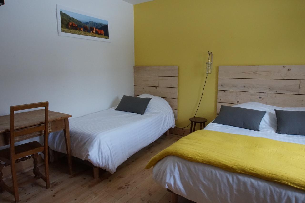 Auberge De La Perdrix Hauterive-la-Fresse Eksteriør billede