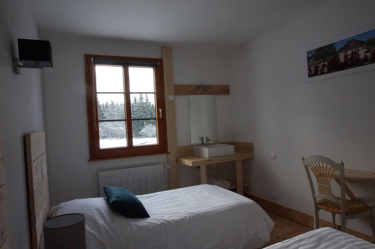 Auberge De La Perdrix Hauterive-la-Fresse Eksteriør billede