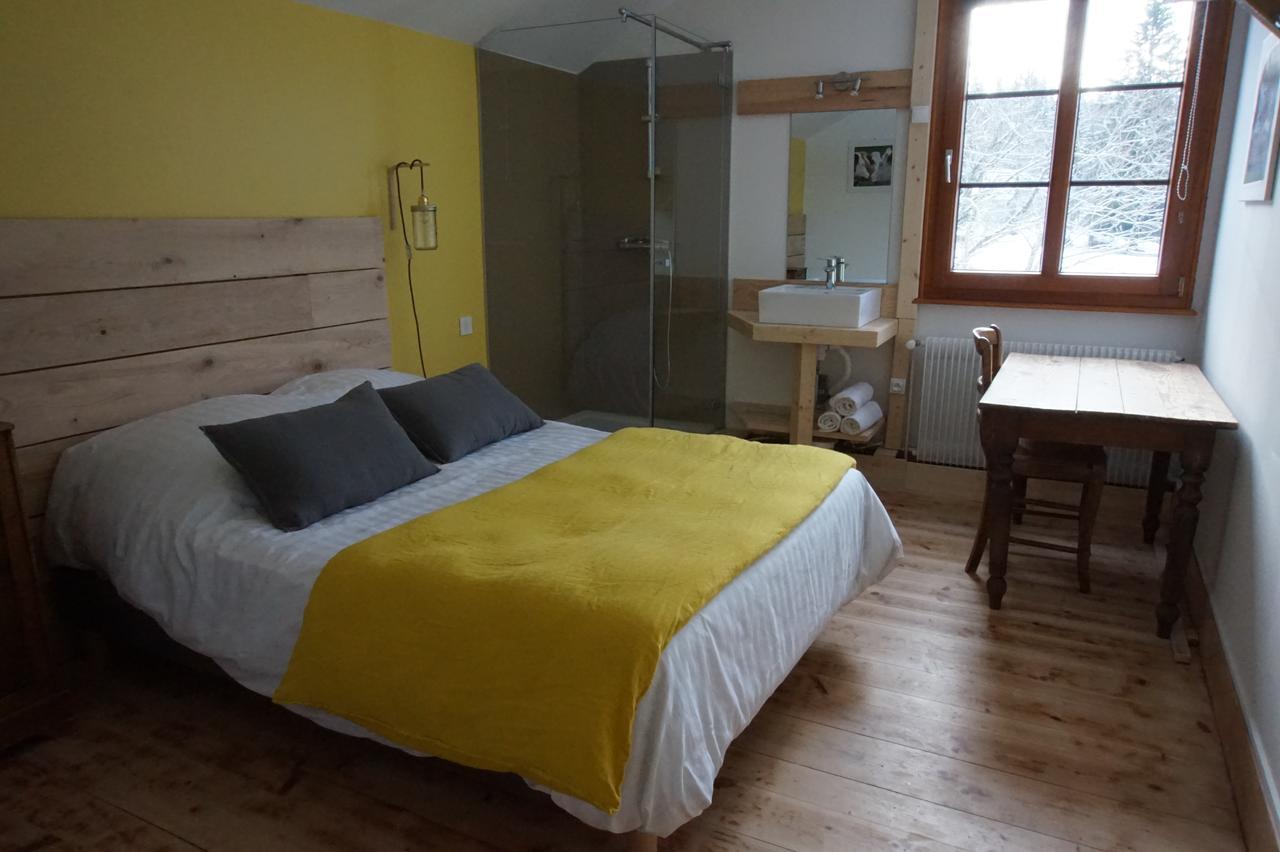 Auberge De La Perdrix Hauterive-la-Fresse Eksteriør billede