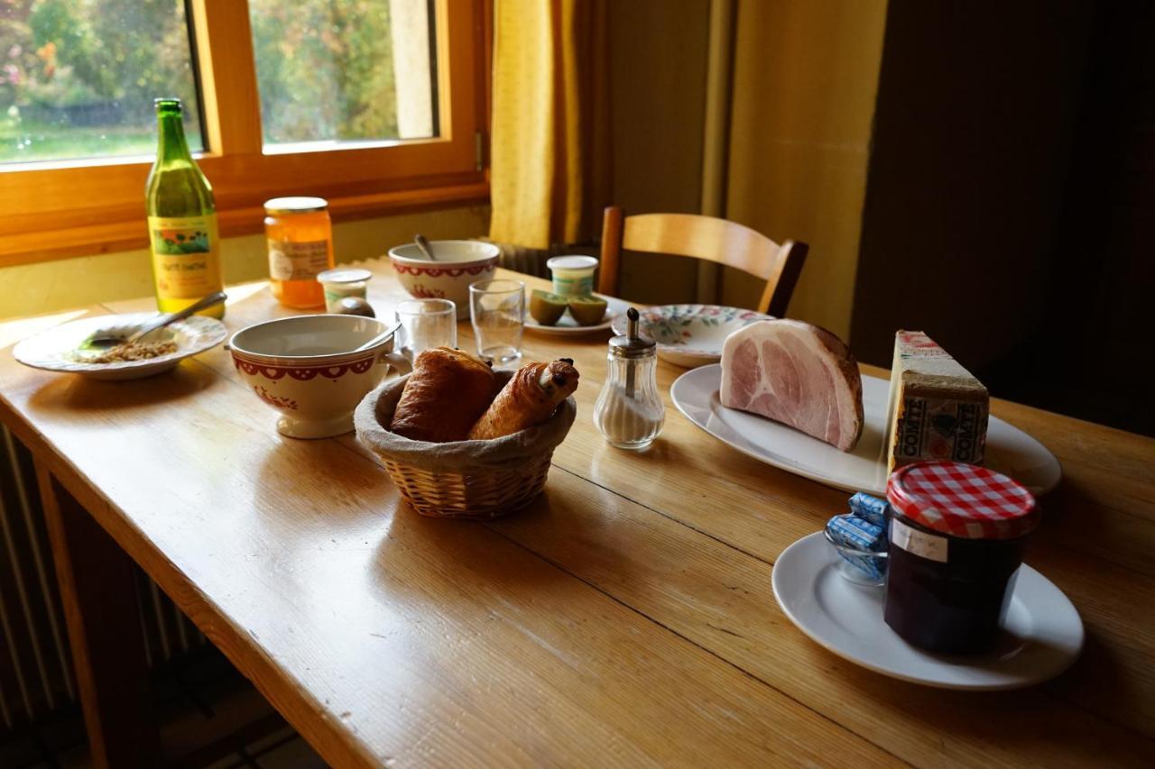 Auberge De La Perdrix Hauterive-la-Fresse Eksteriør billede