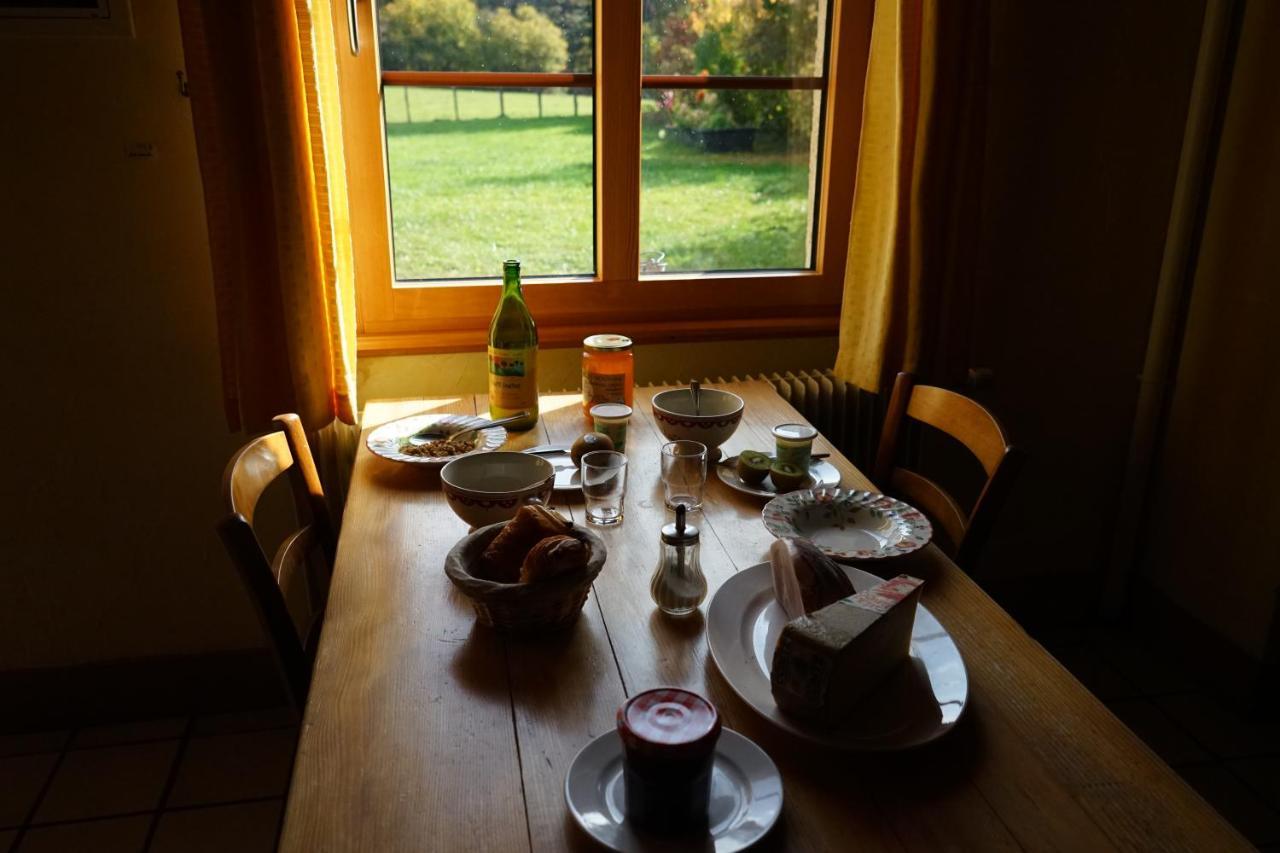 Auberge De La Perdrix Hauterive-la-Fresse Eksteriør billede