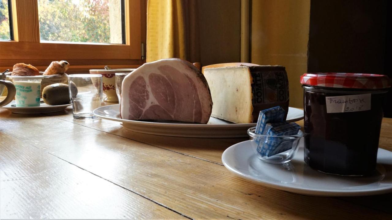 Auberge De La Perdrix Hauterive-la-Fresse Eksteriør billede